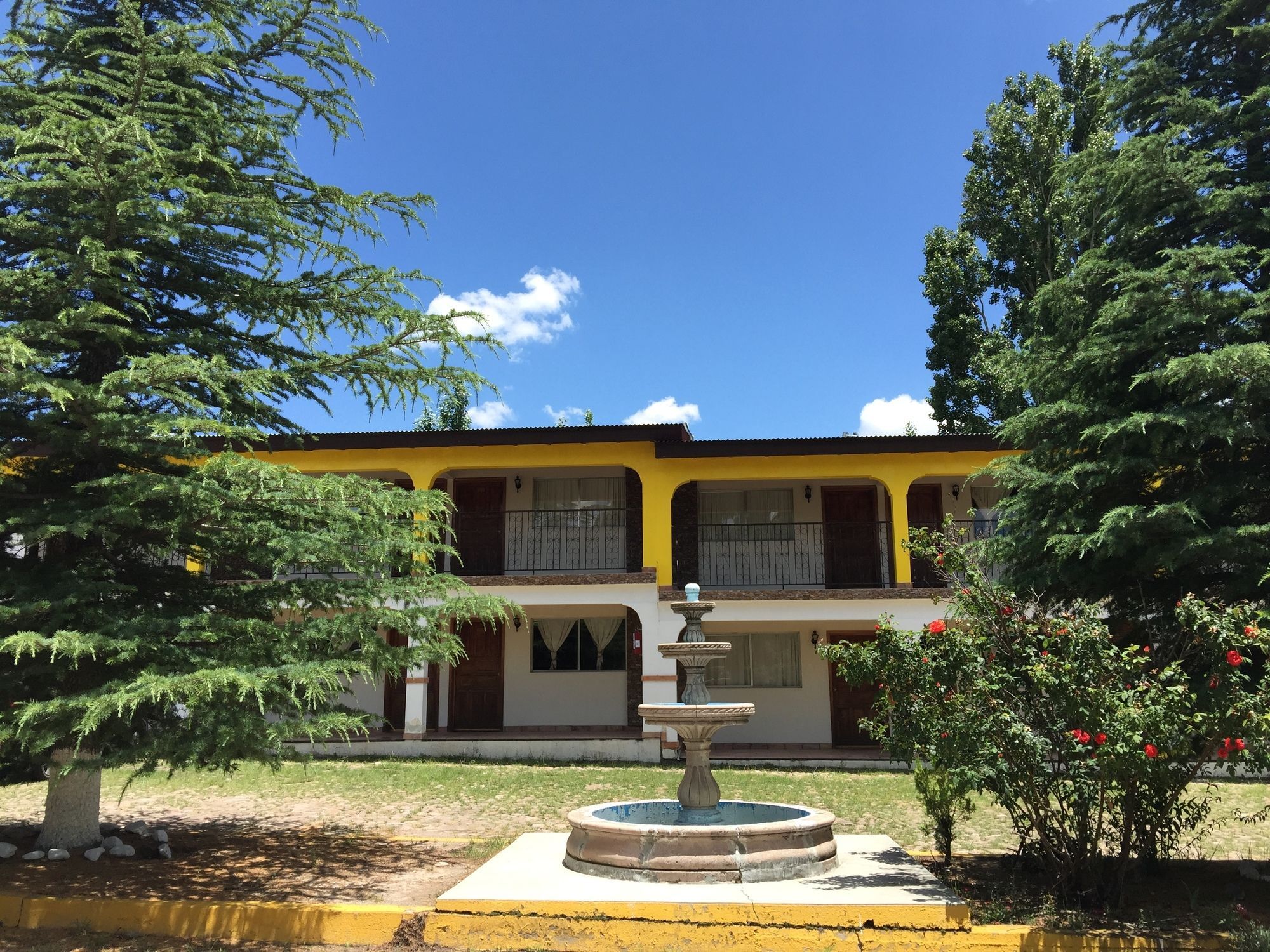 Hotel Cascada Inn Creel Exterior photo